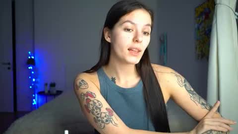 Snapshot of ewelynscott chatting on 2, 12, 2025 ewelynscott online show from 2, 12, 2025