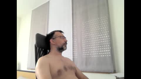 Snapshot of exhibit77 chatting on 14, 4, 2026 exhibit77 online show from 14, 4, 2026