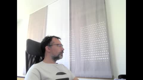 Snapshot of exhibit77 chatting on 22, 5, 2026 exhibit77 online show from 22, 5, 2026