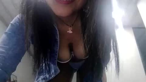 Mia online show from 7, 4, 2026