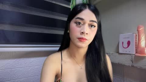 Snapshot of expensivets_chloe chatting on 30, 10, 2025 chloee online show from 30, 10, 2025