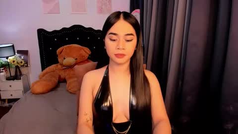 Snapshot of expensivets_chloe chatting on 9, 11, 2025 chloee online show from 9, 11, 2025