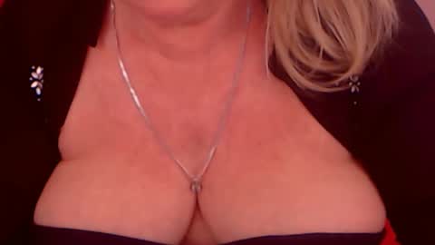 Snapshot of experiencedalana chatting on 2, 1, 2025 Alana online show from 2, 1, 2025