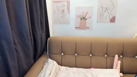 Snapshot of expnsivecandy06 chatting on 22, 10, 2025 hotandsexygiendy online show from 22, 10, 2025