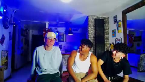 extrangers online show from 4, 1, 2025