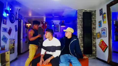 extrangers online show from 6, 1, 2025