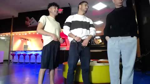 extrangers online show from 16, 2, 2025