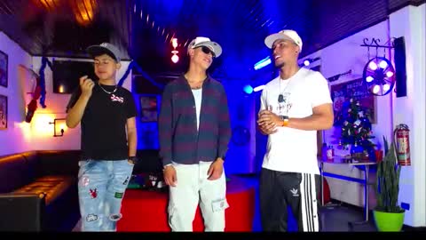 extrangers online show from 22, 12, 2025