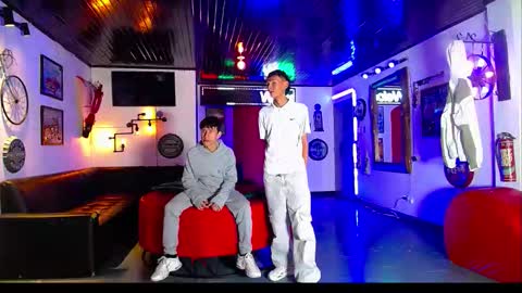 extrangers online show from 17, 3, 2026