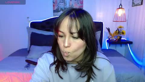 Snapshot of eymmy_24 chatting on 23, 10, 2025 eymmy_24 online show from 23, 10, 2025