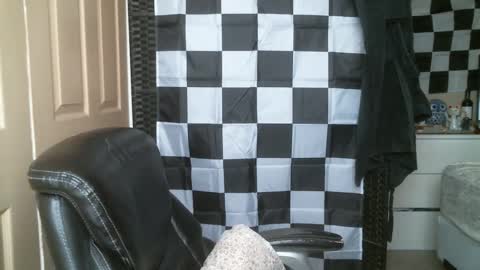 Ezra Naamah online show from 23, 2, 2025