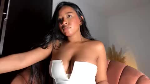 Snapshot of fabianna_laraa chatting on 30, 11, 2025 Thianna online show from 30, 11, 2025