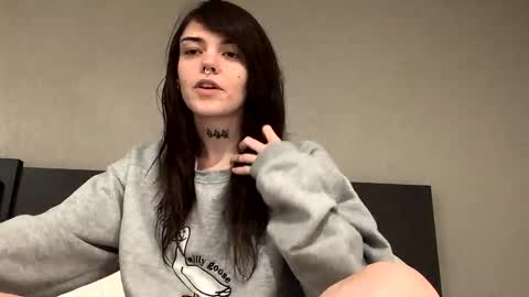 Snapshot of faerienugs chatting on 5, 12, 2025 Faerie 3 online show from 5, 12, 2025