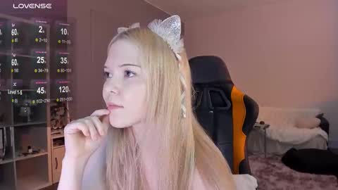 Snapshot of fairy_casey chatting on 2, 12, 2025 fairy_casey online show from 2, 12, 2025