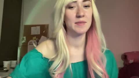 Snapshot of fairy_face chatting on 12, 3, 2025 fairy_face online show from 12, 3, 2025
