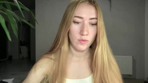 Snapshot of fairy_face chatting on 5, 10, 2025 fairy_face online show from 5, 10, 2025
