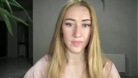 Snapshot of fairy_face chatting on 8, 10, 2025 fairy_face online show from 8, 10, 2025