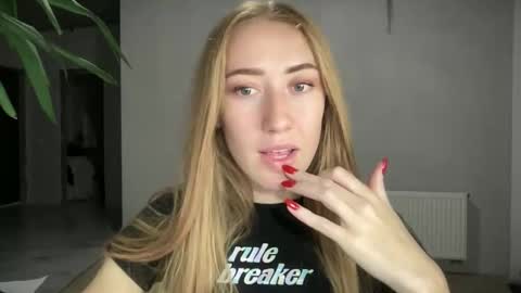Snapshot of fairy_face chatting on 9, 10, 2025 fairy_face online show from 9, 10, 2025