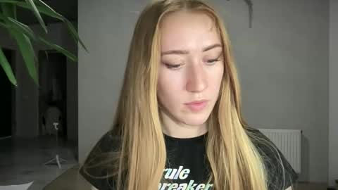 Snapshot of fairy_face chatting on 10, 10, 2025 fairy_face online show from 10, 10, 2025
