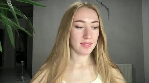 Snapshot of fairy_face chatting on 12, 10, 2025 fairy_face online show from 12, 10, 2025