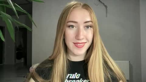 Snapshot of fairy_face chatting on 19, 10, 2025 fairy_face online show from 19, 10, 2025