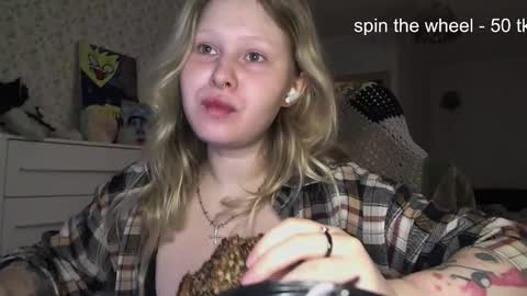 Snapshot of fairydreams_ chatting on 9, 11, 2025 Arisha online show from 9, 11, 2025