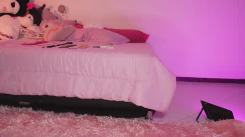 Sara  REMEMBER TO LEAVE A THUMB UP online show from 11, 11, 2025