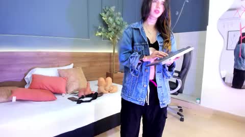 Megan    630  1330 -5 online show from 21, 10, 2025