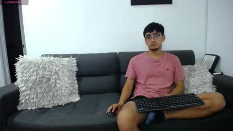 Snapshot of fallgays chatting on 4, 3, 2025 FallGays online show from 4, 3, 2025