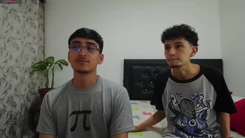 Snapshot of fallgays chatting on 17, 9, 2025 FallGays online show from 17, 9, 2025