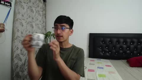 Snapshot of fallgays chatting on 18, 9, 2025 FallGays online show from 18, 9, 2025