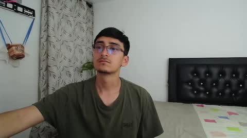 Snapshot of fallgays chatting on 21, 9, 2025 FallGays online show from 21, 9, 2025