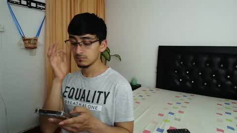 Snapshot of fallgays chatting on 18, 12, 2025 FallGays online show from 18, 12, 2025