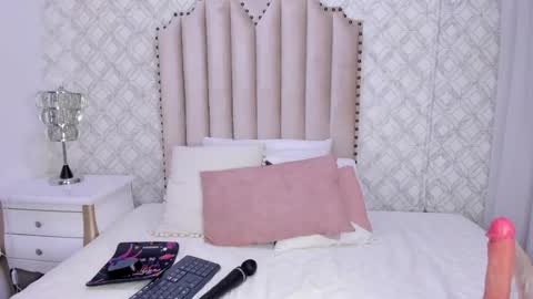 fallon_grey online show from 15, 12, 2025