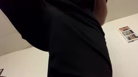 Snapshot of fallsguyny chatting on 4, 12, 2025 fallsguyny online show from 4, 12, 2025