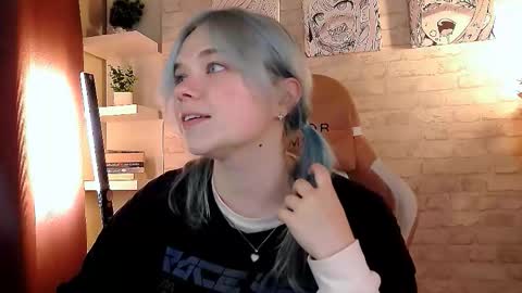 Snapshot of fancybella chatting on 7, 10, 2025 Bella online show from 7, 10, 2025