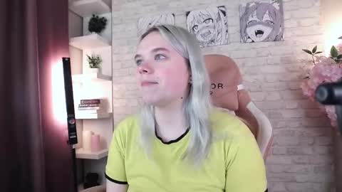 Snapshot of fancybella chatting on 11, 11, 2025 Bella online show from 11, 11, 2025