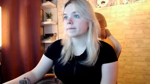 Snapshot of fancybella chatting on 24, 11, 2025 Bella online show from 24, 11, 2025