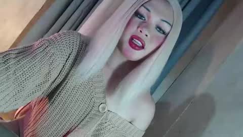 DANIELLA - DONT FORGET TO GIVE ME A THUMBSU UP online show from 2, 3, 2026