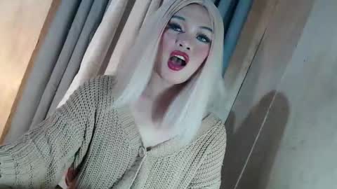 DANIELLA - DONT FORGET TO GIVE ME A THUMBSU UP online show from 14, 5, 2026