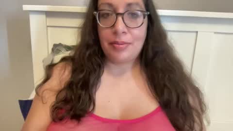 Snapshot of farahday chatting on 10, 9, 2025 Farah online show from 10, 9, 2025
