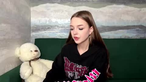 Snapshot of farahmantifel chatting on 5, 11, 2025 Anna Scovich online show from 5, 11, 2025