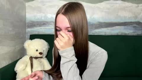 Snapshot of farahmantifel chatting on 6, 11, 2025 Anna Scovich online show from 6, 11, 2025