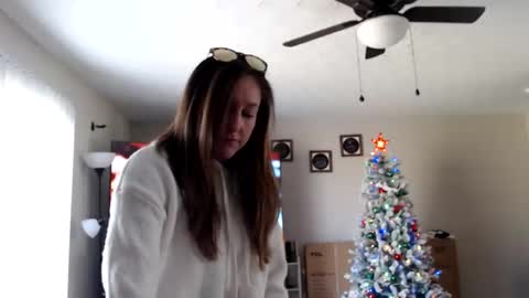 Snapshot of farmgirl__ chatting on 21, 12, 2025 FarmGirl and Daddy online show from 21, 12, 2025