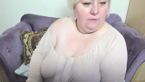 Snapshot of fashiona chatting on 1, 11, 2025 fashiona online show from 1, 11, 2025