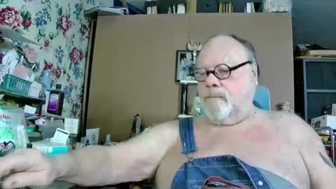 Snapshot of fatfreddythecat chatting on 27, 12, 2024 Fred. online show from 27, 12, 2024