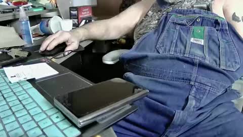 Snapshot of fatfreddythecat chatting on 4, 2, 2025 Fred. online show from 4, 2, 2025