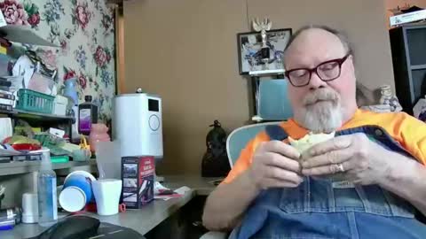 Snapshot of fatfreddythecat chatting on 7, 2, 2025 Fred. online show from 7, 2, 2025