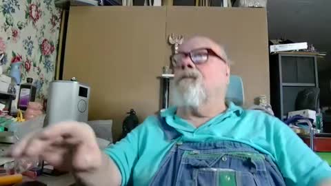 Snapshot of fatfreddythecat chatting on 15, 2, 2025 Fred. online show from 15, 2, 2025
