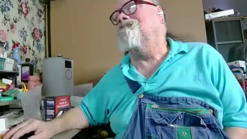 Snapshot of fatfreddythecat chatting on 16, 2, 2025 Fred. online show from 16, 2, 2025